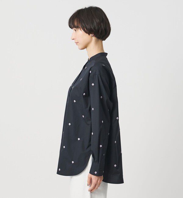 UNITED ARROWS「エンブロイダリーフラワー バンドカラー シャツ」|シャツ・ブラウス|