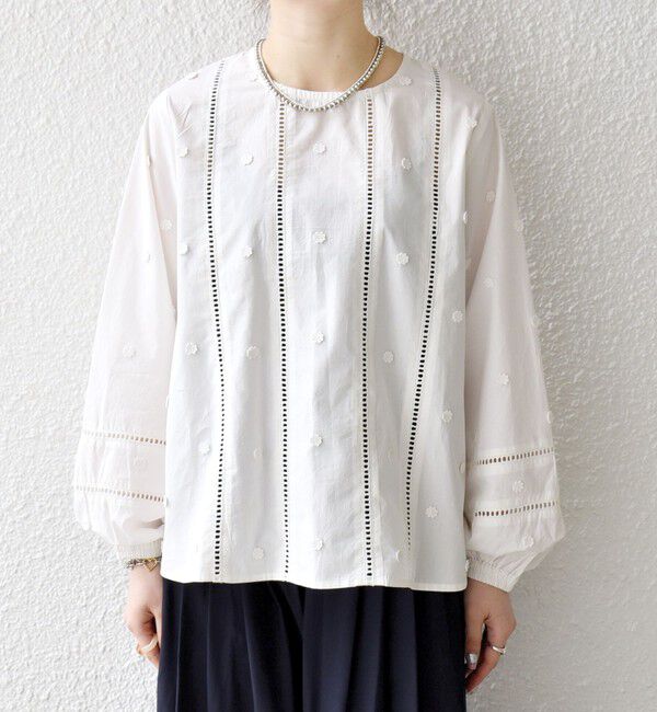 SHIPS any「SHIPS any:〈洗濯機可能〉フラワー モチーフ ハシゴレース クルーネック ブラウス」|シャツ・ブラウス|