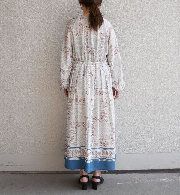 quaranciel「quaranciel:〈洗濯機可能〉フラワー スカーフ プリント Vネック フレア ワンピース」|ワンピース|