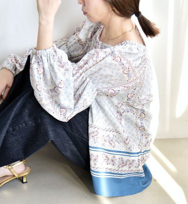 quaranciel「quaranciel:〈洗濯機可能〉フラワー スカーフ プリント ギャザー パフ ブラウス」|シャツ・ブラウス|