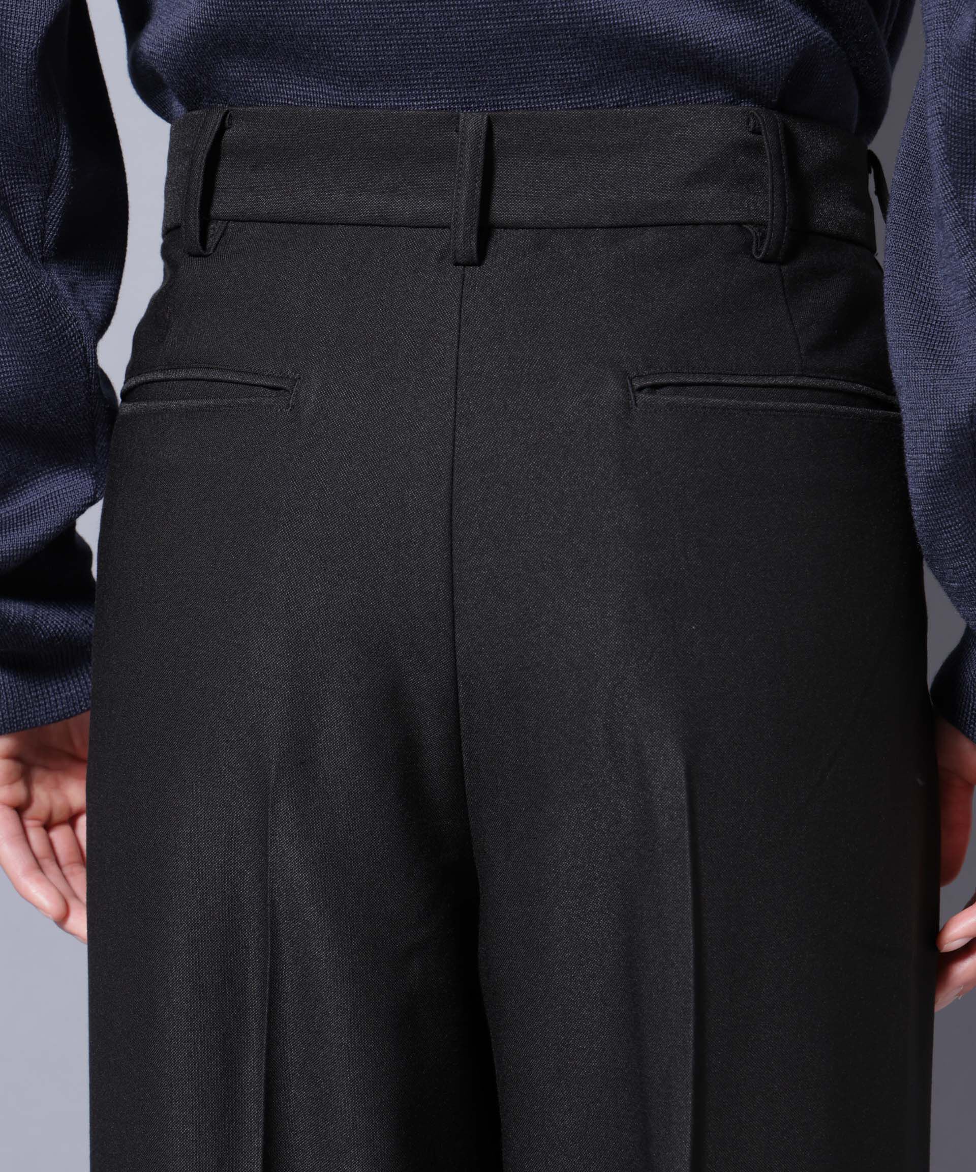 nano･universe「2タックテーパードスラックス」|チノ|