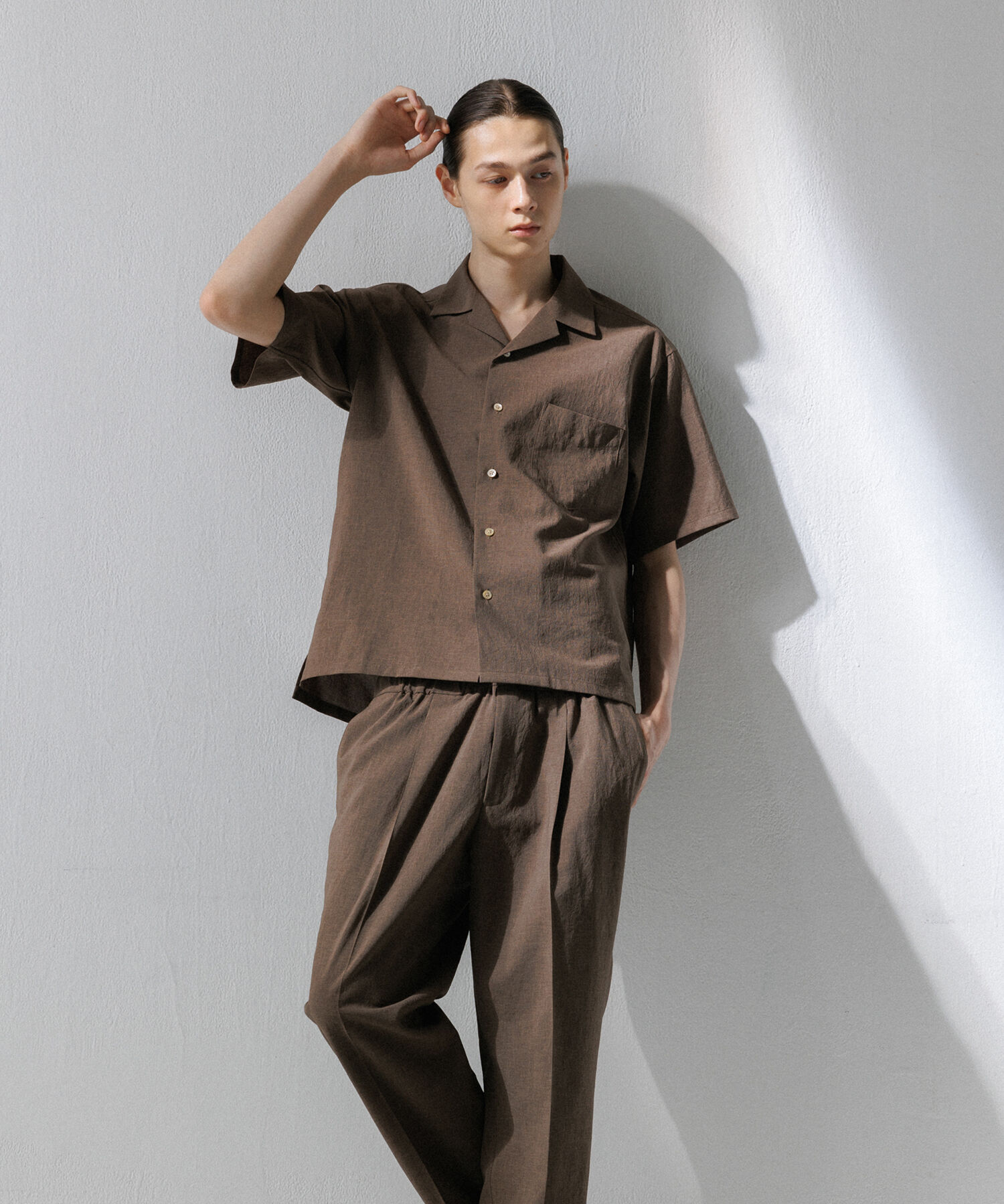 ADAM ET ROPE'「2点セット【RIRANCHA / リランチェ】セットアップ / オープンカラーシャツ&イージーパンツ / イージーケア 」|スーツ|ダークブラウン(20)