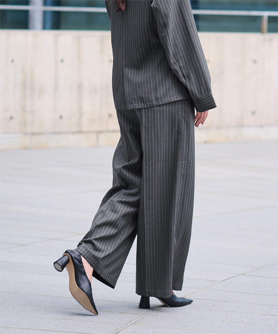 ur's「センタープレスタックワイドパンツ」|スラックス|