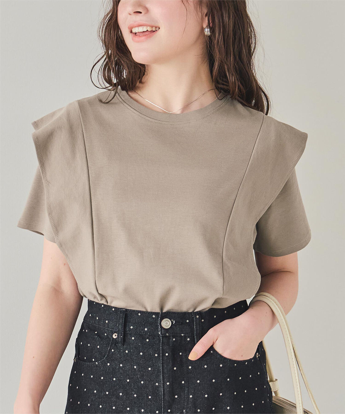 titivate「汗染み防止ラッフルスリーブTシャツ」|Tシャツ・カットソー|グレージュ