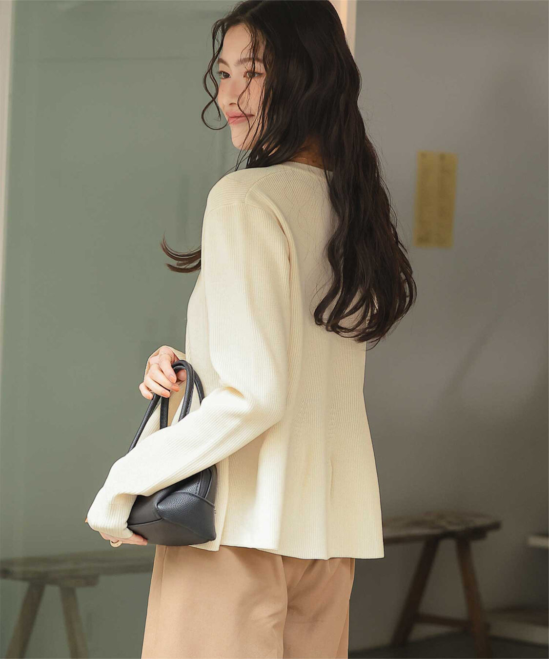 titivate「ゴールド釦ペプラムニットカーディガン」|ニット・セーター|