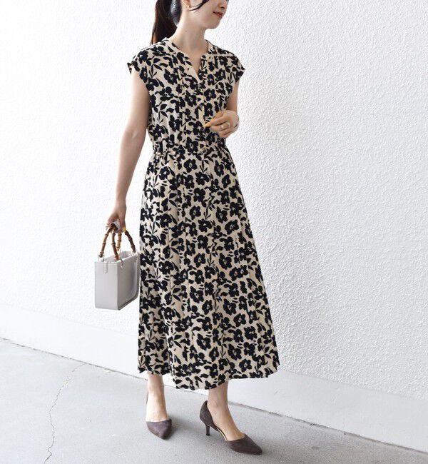 SHIPS for women「《一部追加予約》【WEB限定】〈洗濯機可能〉ドット 花柄 サイド プリーツ フレンチスリーブ ワンピース」|ワンピース|オフホワイト