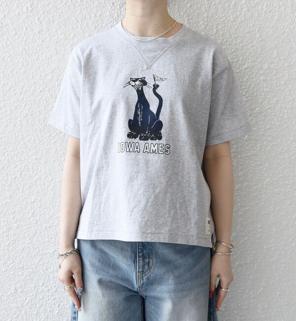SHIPS any「【SHIPS any別注】Collegiate Pacific:〈洗濯機可能〉V ガゼット プリント & 刺繍 Tシャツ」|Tシャツ・カットソー|