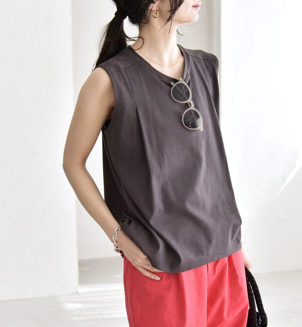 quaranciel「《予約》quaranciel:〈接触冷感/汗染み防止加工/洗濯機可能〉クルー ノースリーブ TEE」|Tシャツ・カットソー|