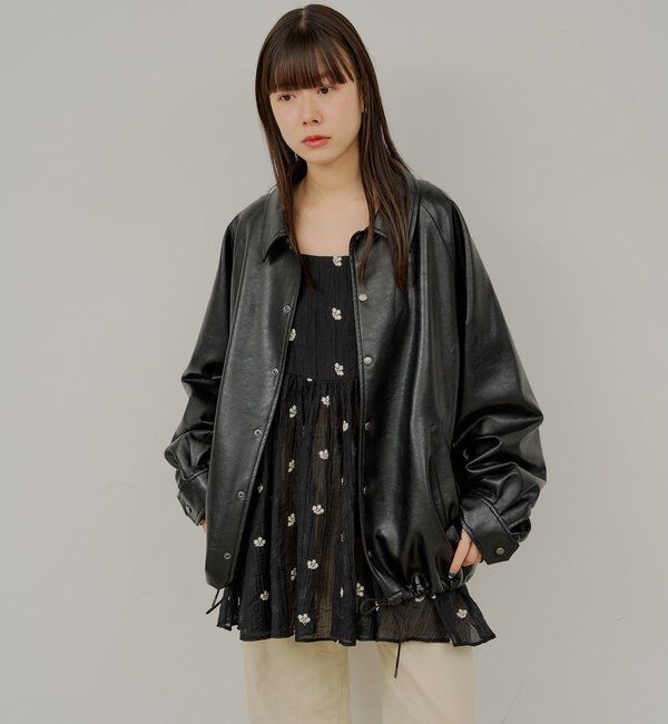  「【WHIMSIC/2サイズ展開】ヴィーガンレザーコーチジャケット」|ブルゾン・スタジャン|