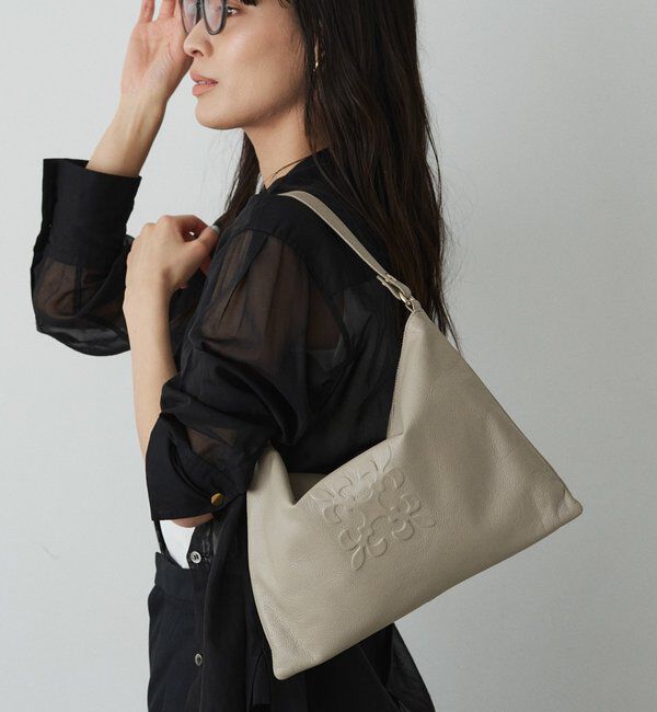  「エンボスモノグラムショルダーバッグ」|ショルダー・メッセンジャー|グレージュ