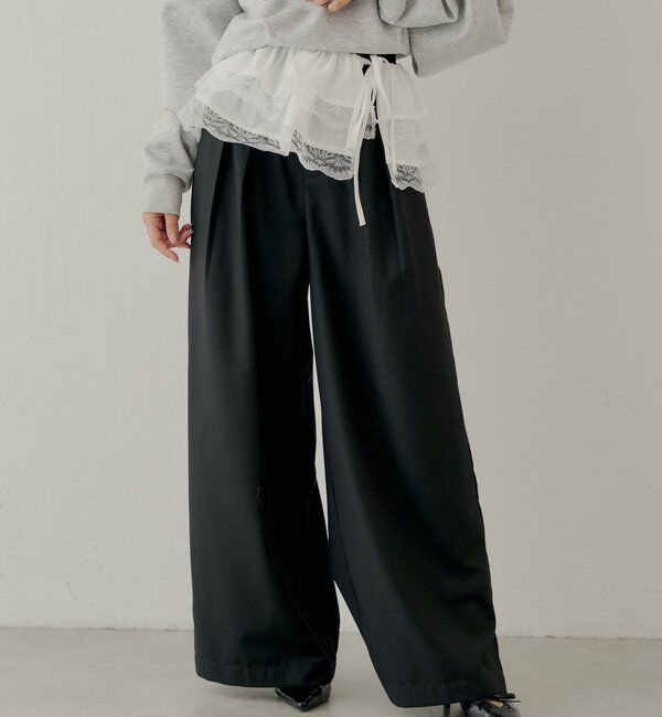  「【SALON by Chico】取り外しフリルルーズラインストーンスラックス」|チノ|ブラック