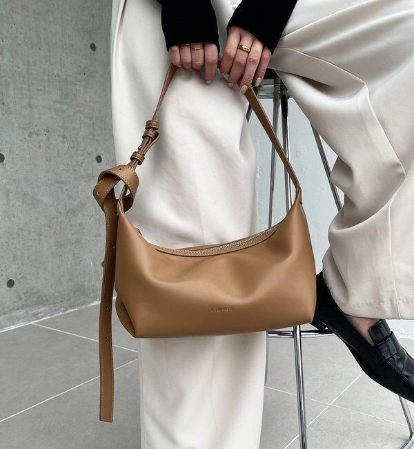  「【新色キャメル/人気のため再入荷/軽量/大容量】ロールハンドルバッグ」|トートバッグ|キャメル