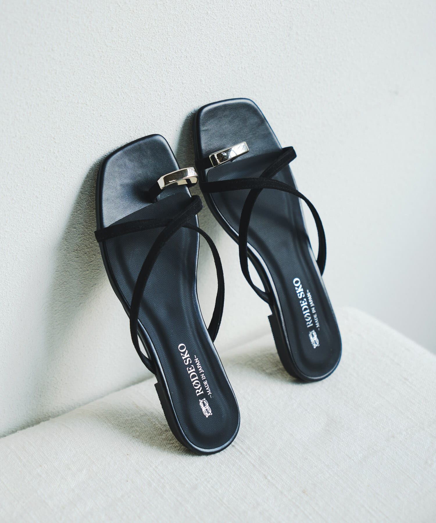 RODE SKO「『MADE IN JAPAN』プチメタルクロスフラットサンダル」|サンダル|