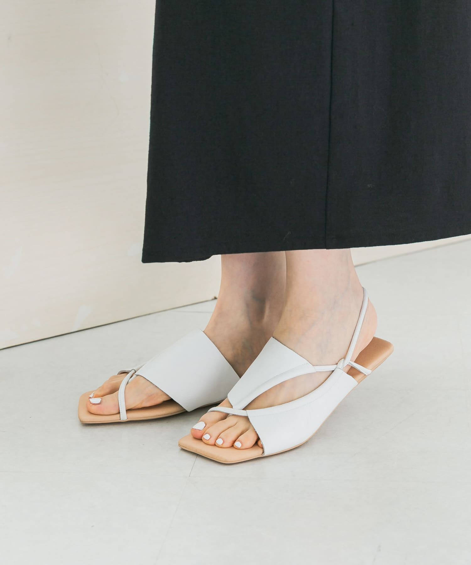 URBAN RESEARCH ROSSO「Mollini　クロスフラットサンダル」|サンダル|