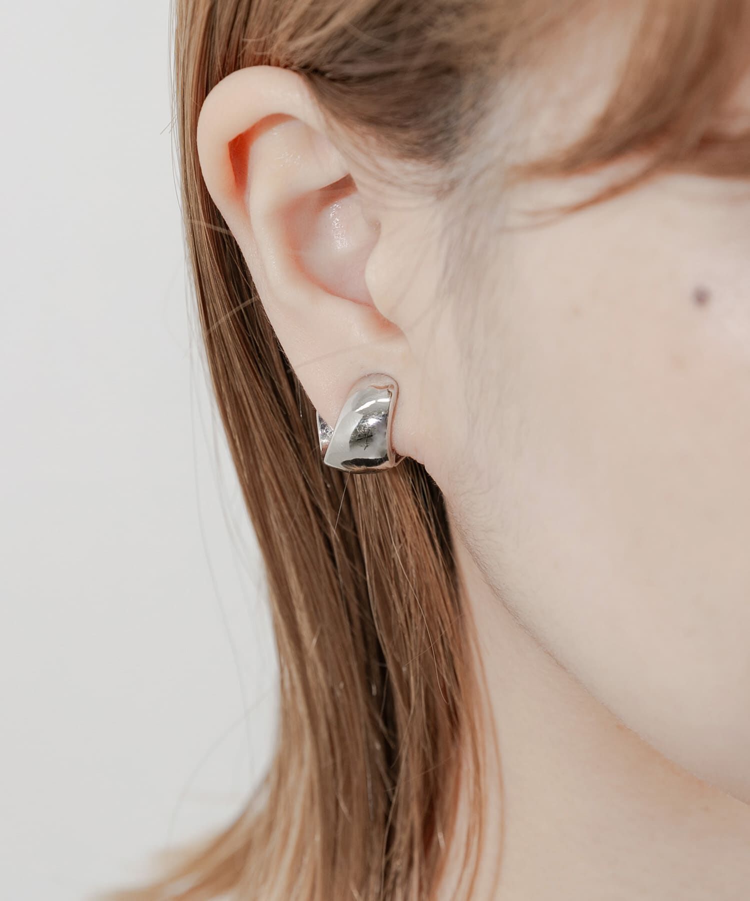 SMELLY「メタルワイドカーブイヤリング」|イヤリング|シルバー