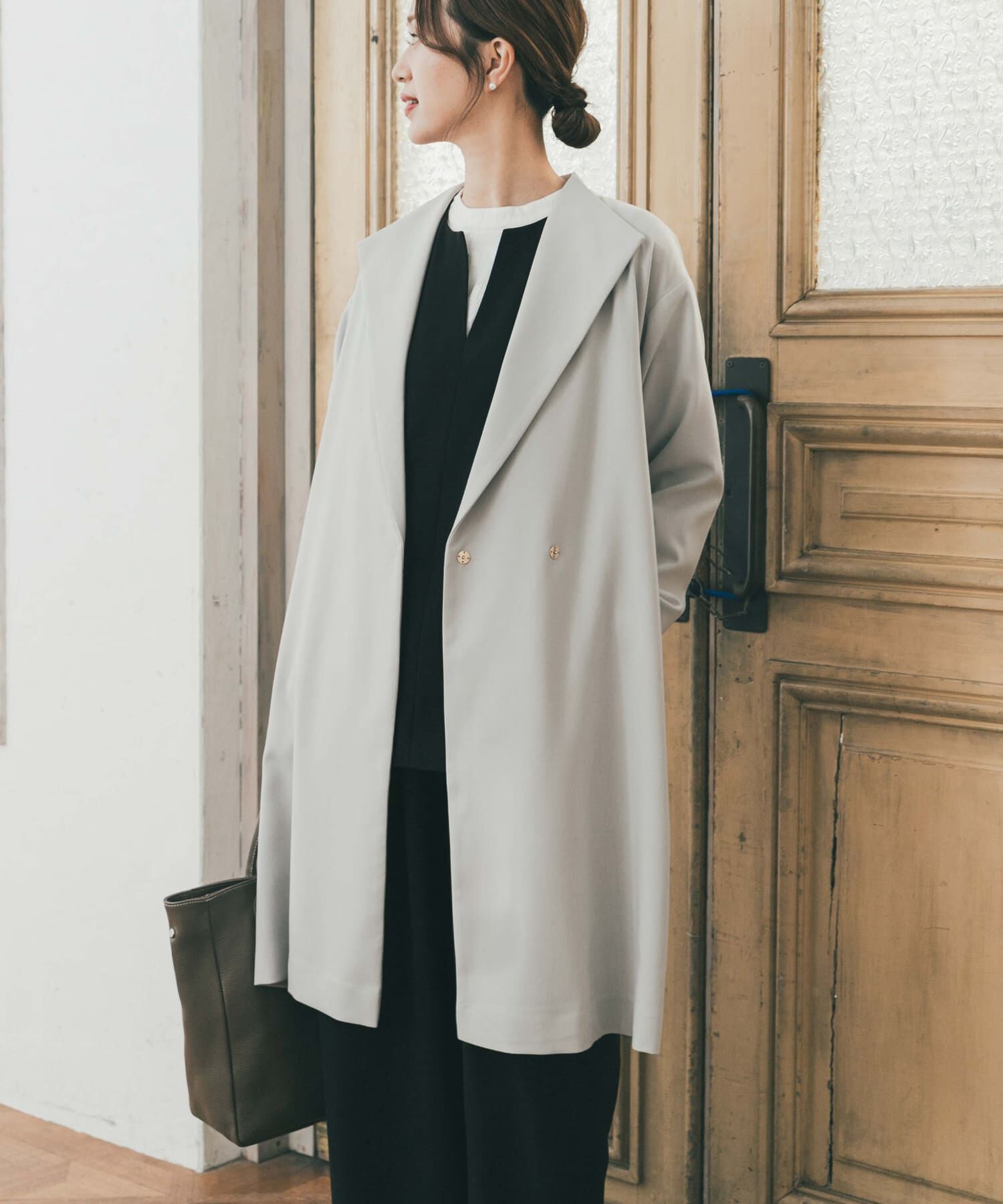 URBAN RESEARCH DOORS「『WEB限定』ダブルクロスガウンコート」|ノーカラーコート|ライトグレー