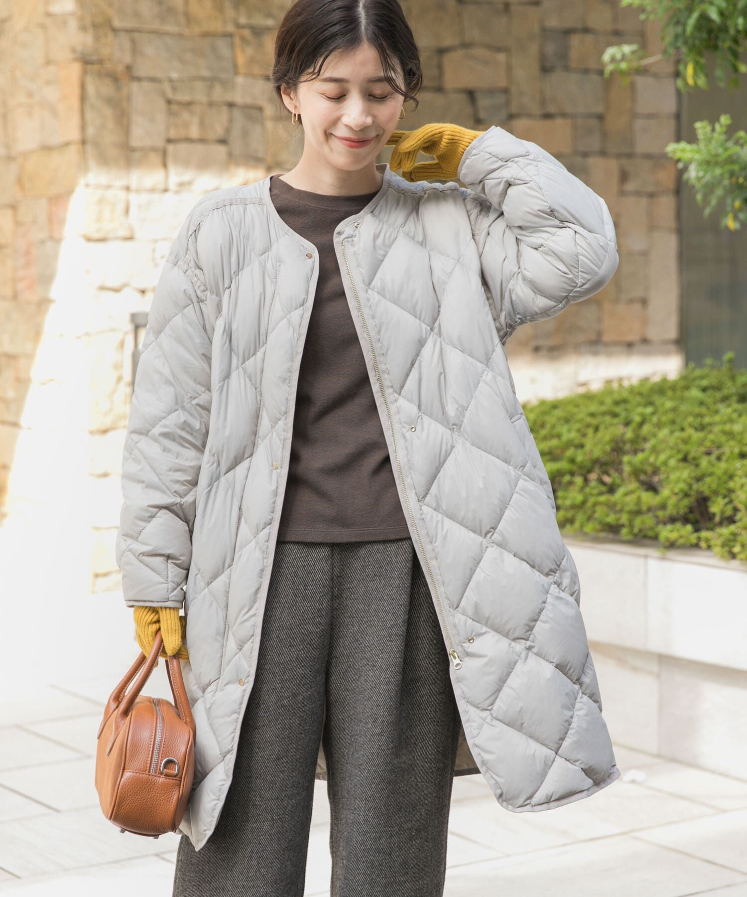 URBAN RESEARCH DOORS「ライトダウンキルトロングコート」|ノーカラーコート|グレー系その他