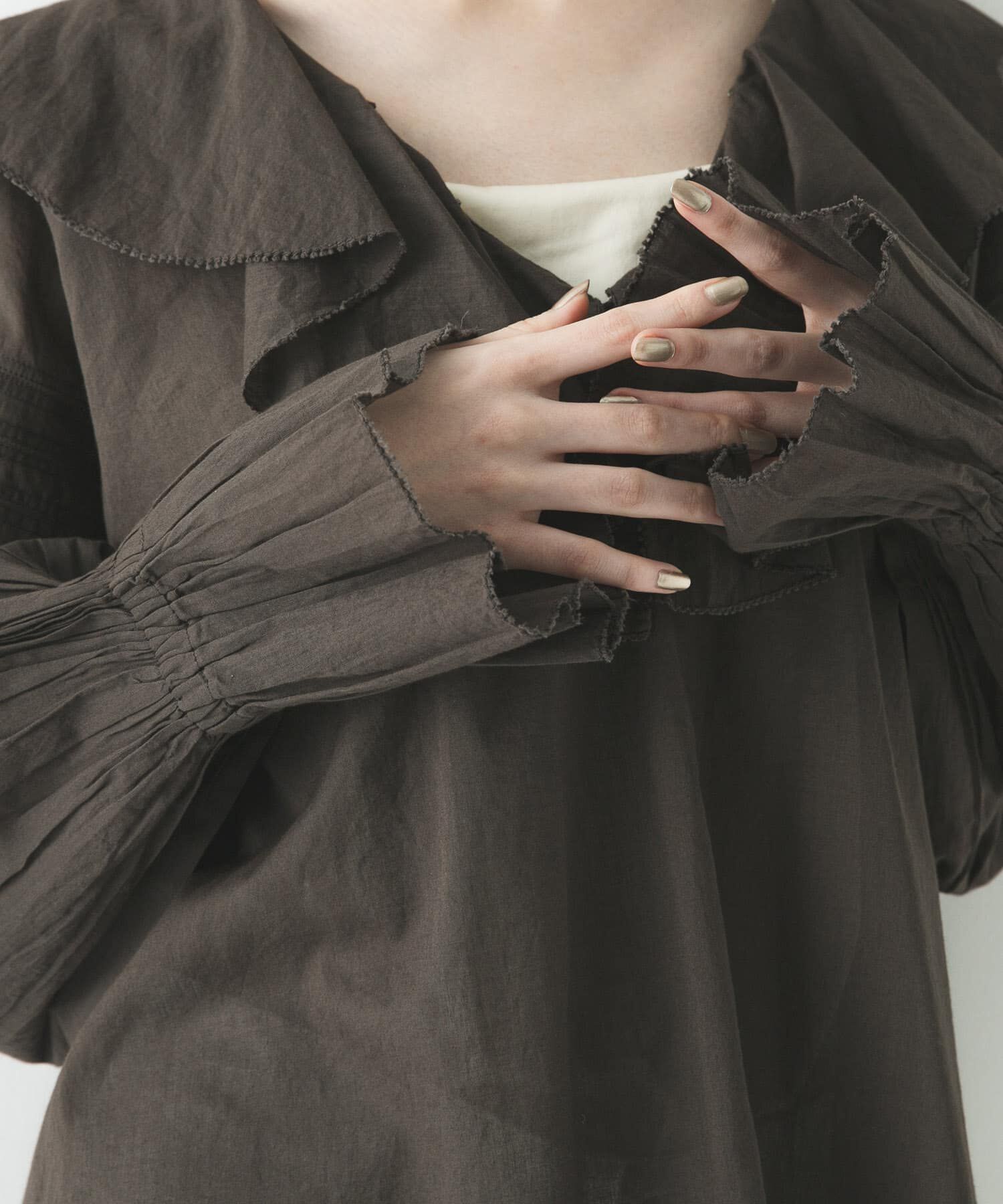 URBAN RESEARCH「『一部WEB限定カラー』コットンボイルラッフルブラウス」|シャツ・ブラウス|