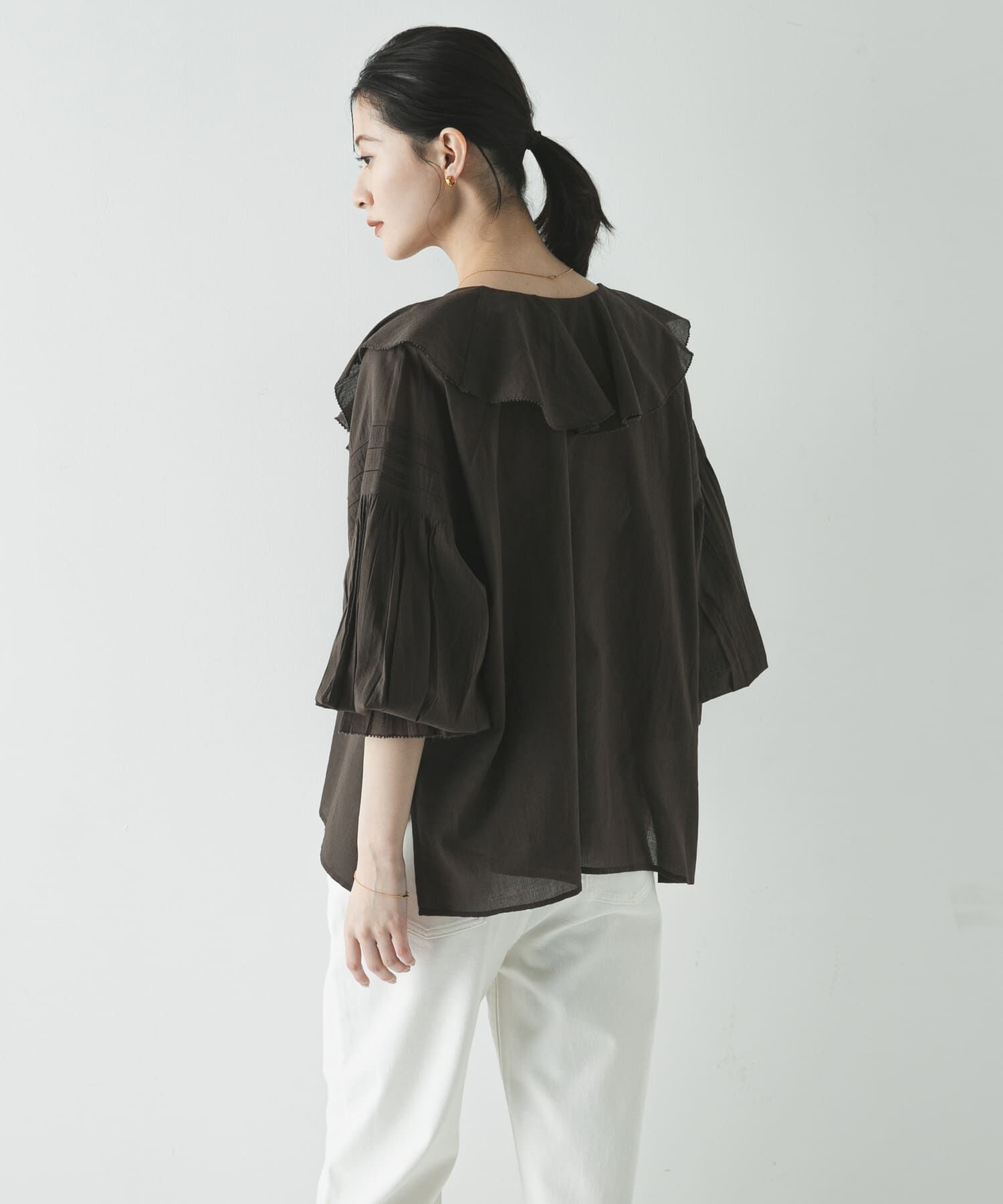 URBAN RESEARCH「『一部WEB限定カラー』コットンボイルラッフルブラウス」|シャツ・ブラウス|