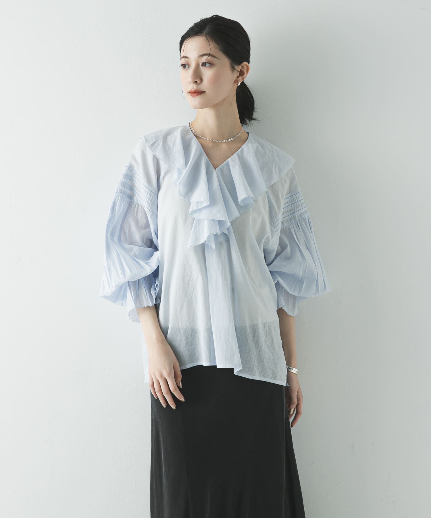 URBAN RESEARCH「『一部WEB限定カラー』コットンボイルラッフルブラウス」|シャツ・ブラウス|