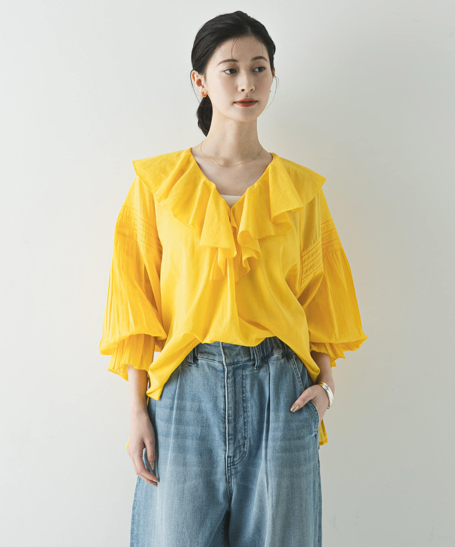 URBAN RESEARCH「『一部WEB限定カラー』コットンボイルラッフルブラウス」|シャツ・ブラウス|