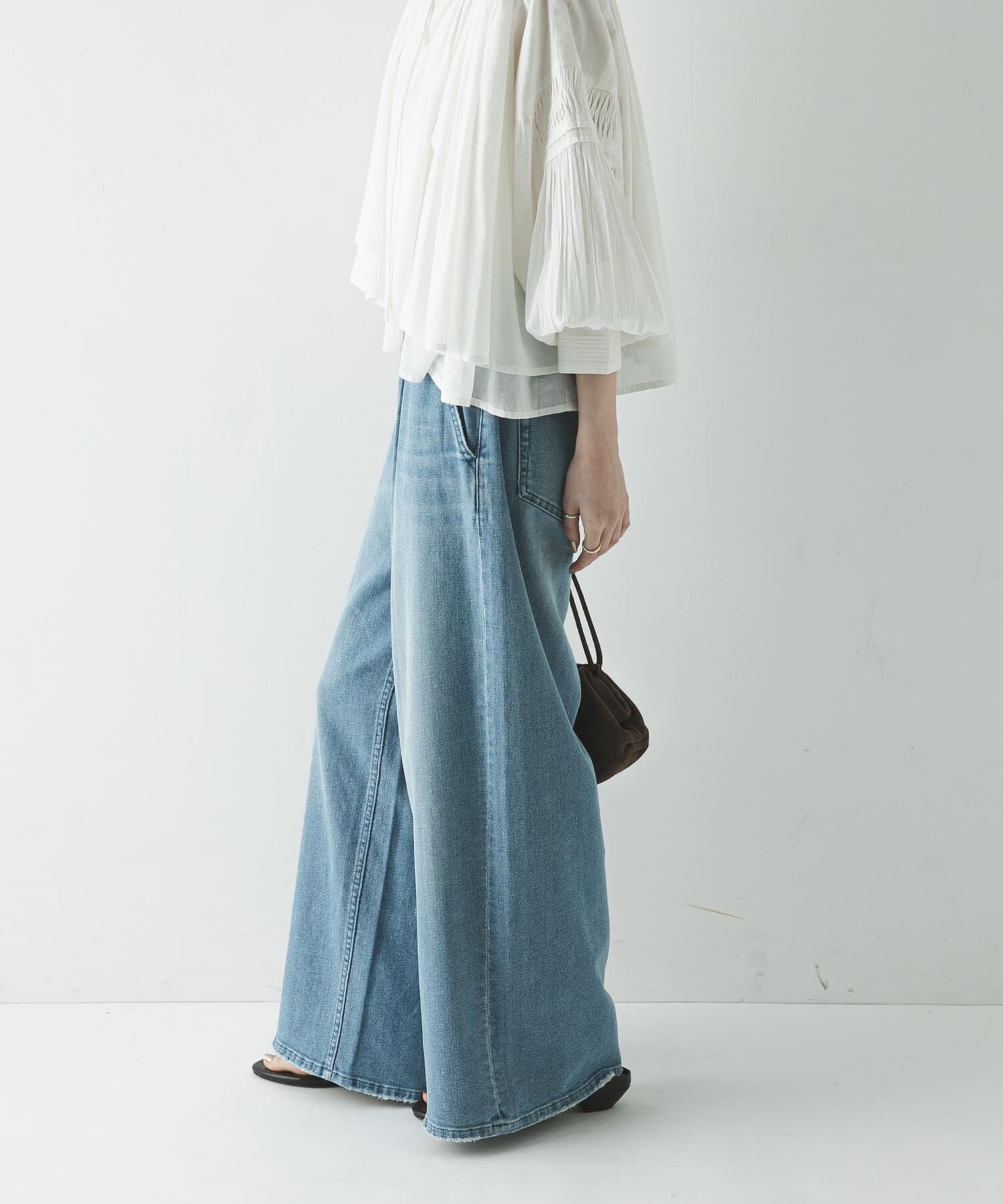 URBAN RESEARCH「『3サイズ展開』綿麻デニムイージーパンツ」|デニム|