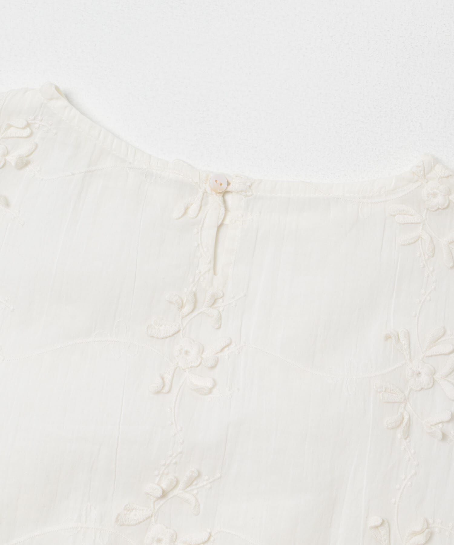 URBAN RESEARCH DOORS「立体刺繍ブラウス」|シャツ・ブラウス|