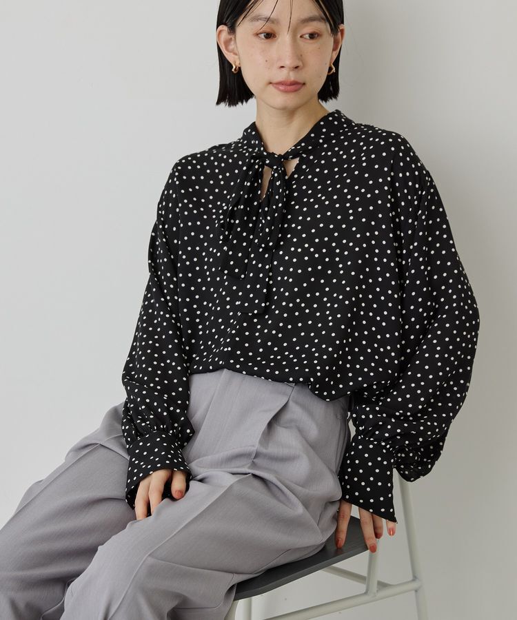 AMERICAN HOLIC「【イージーケア】ドット柄ボウタイブラウス」|シャツ・ブラウス|Black