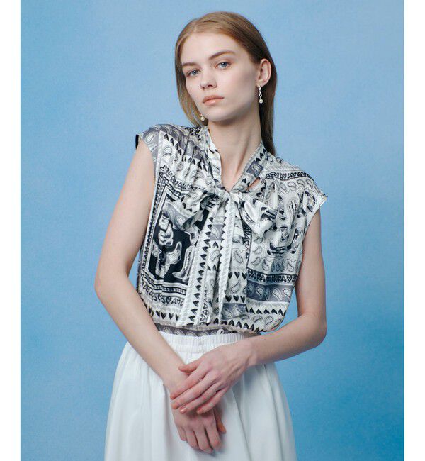 LOULOU WILLOUGHBY「WEB 一部店舗限定【LOULOU WILLOUGHBY】ウエスタンスカーフプリントリボンブラウス」|シャツ・ブラウス|ブラック