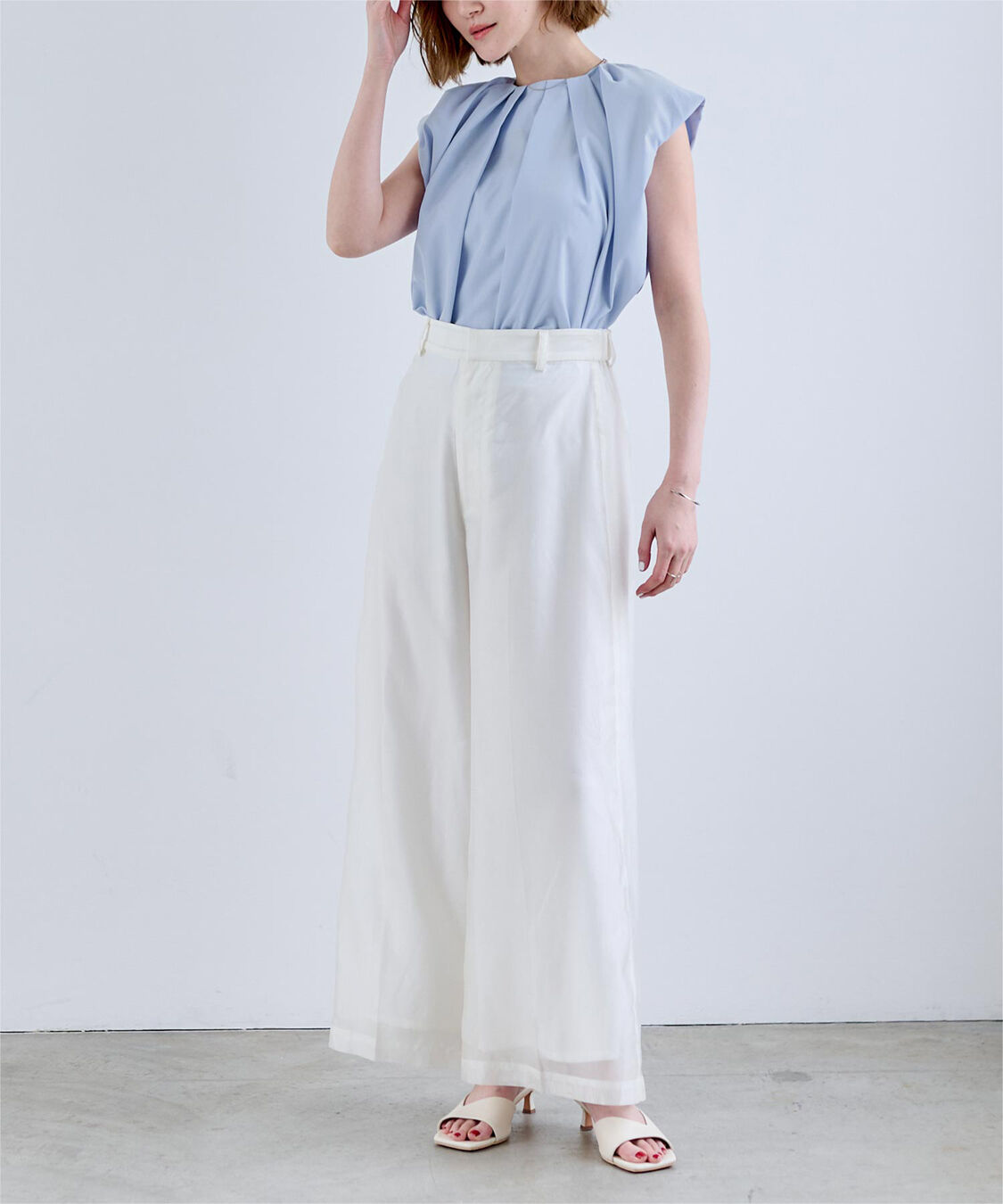 ur's「タックネックボリュームショルダートップス」|シャツ・ブラウス|