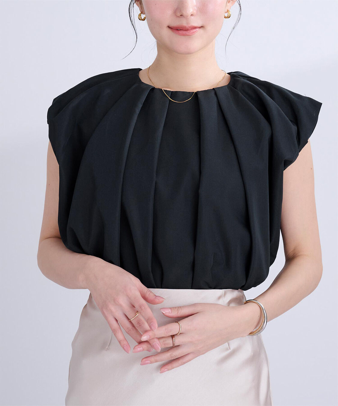 ur's「タックネックボリュームショルダートップス」|シャツ・ブラウス|