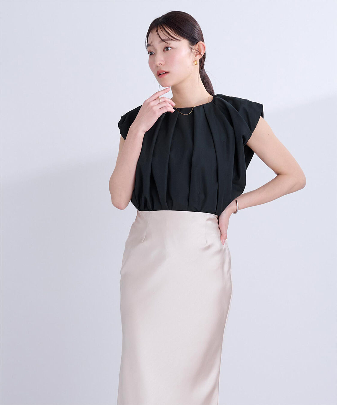 ur's「タックネックボリュームショルダートップス」|シャツ・ブラウス|