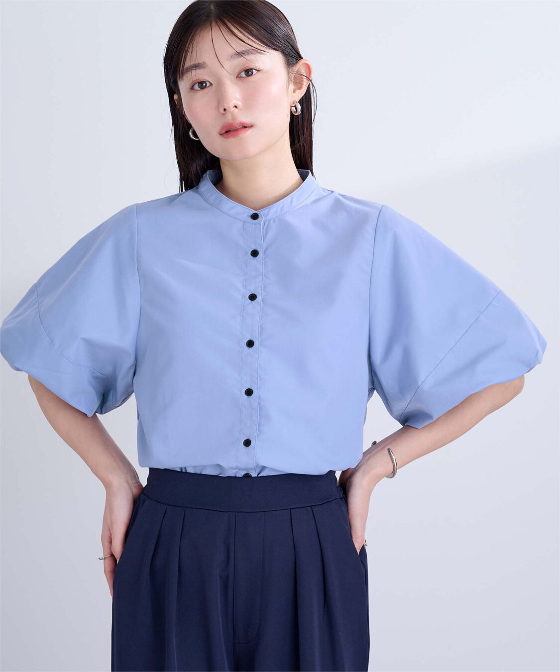 ur's「釦配色バルーンスリーブブラウス」|シャツ・ブラウス|ブルー