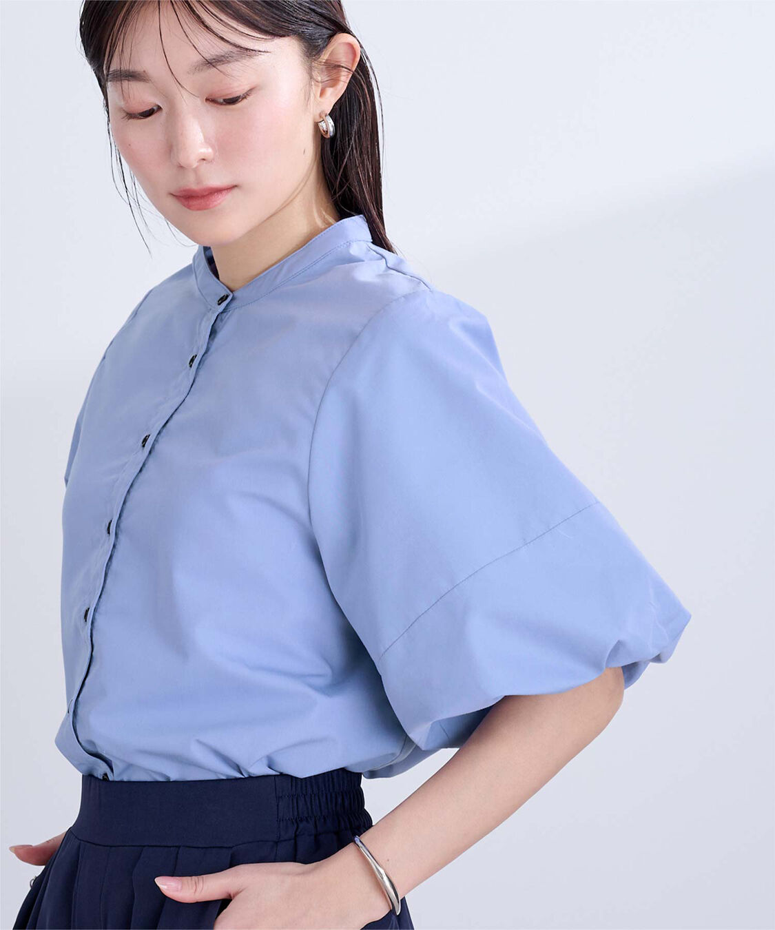 ur's「釦配色バルーンスリーブブラウス」|シャツ・ブラウス|