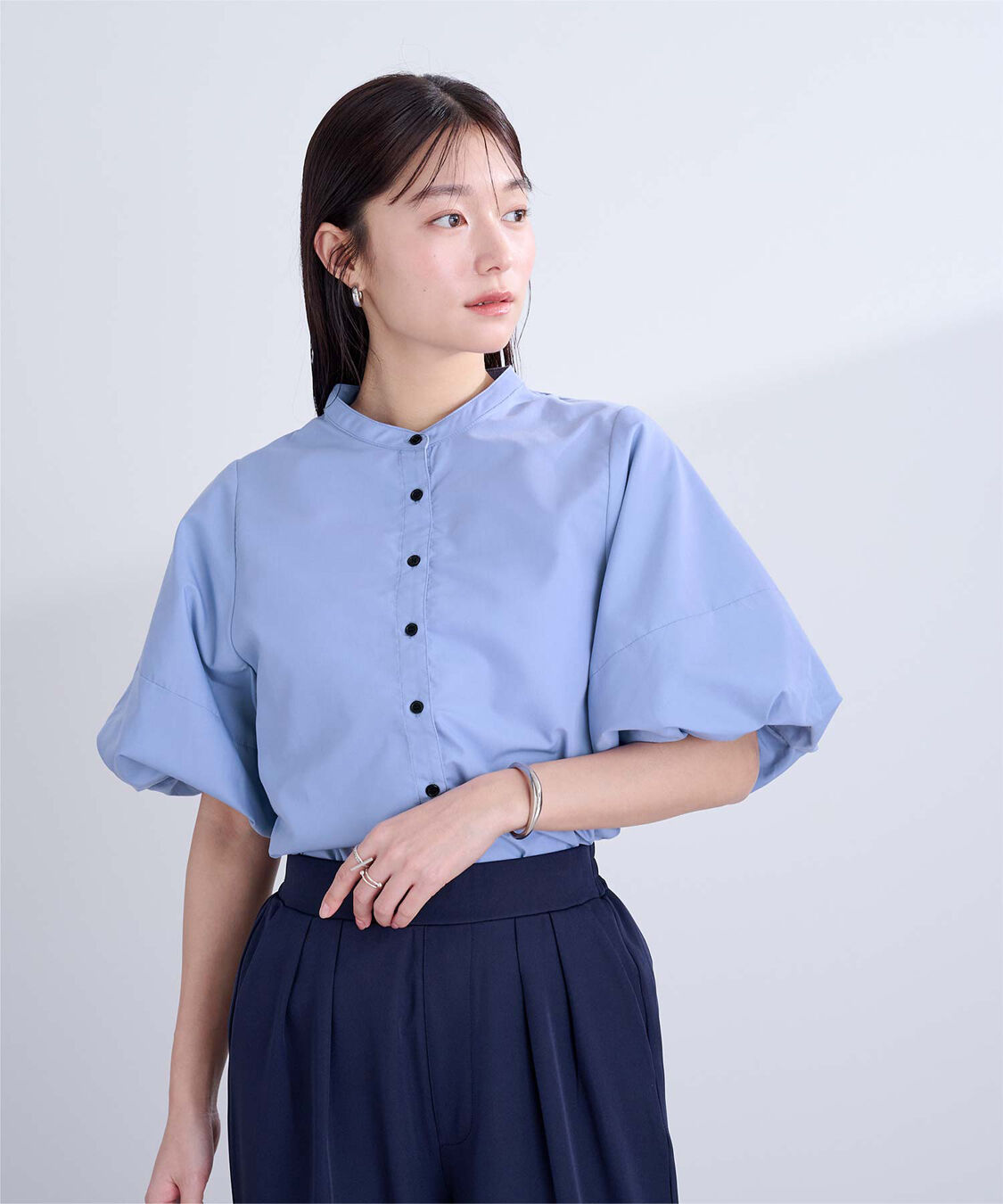 ur's「釦配色バルーンスリーブブラウス」|シャツ・ブラウス|