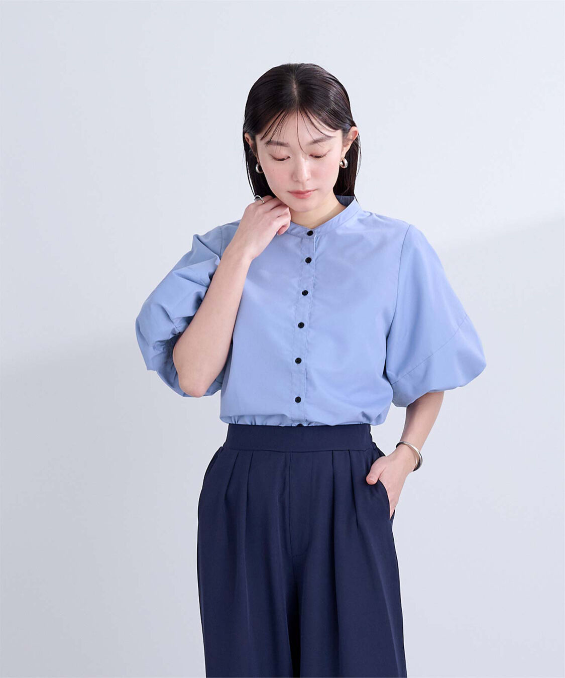 ur's「釦配色バルーンスリーブブラウス」|シャツ・ブラウス|