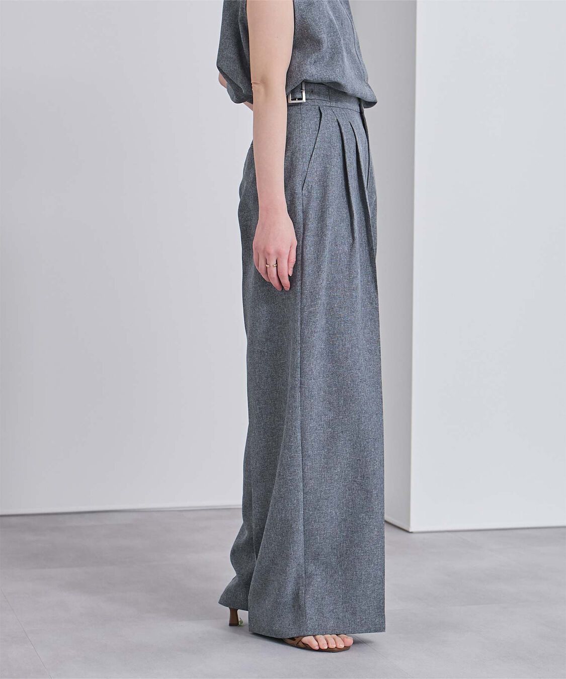 ur's「リネンライクサイドベルトデザインタックワイドパンツ」|スラックス|