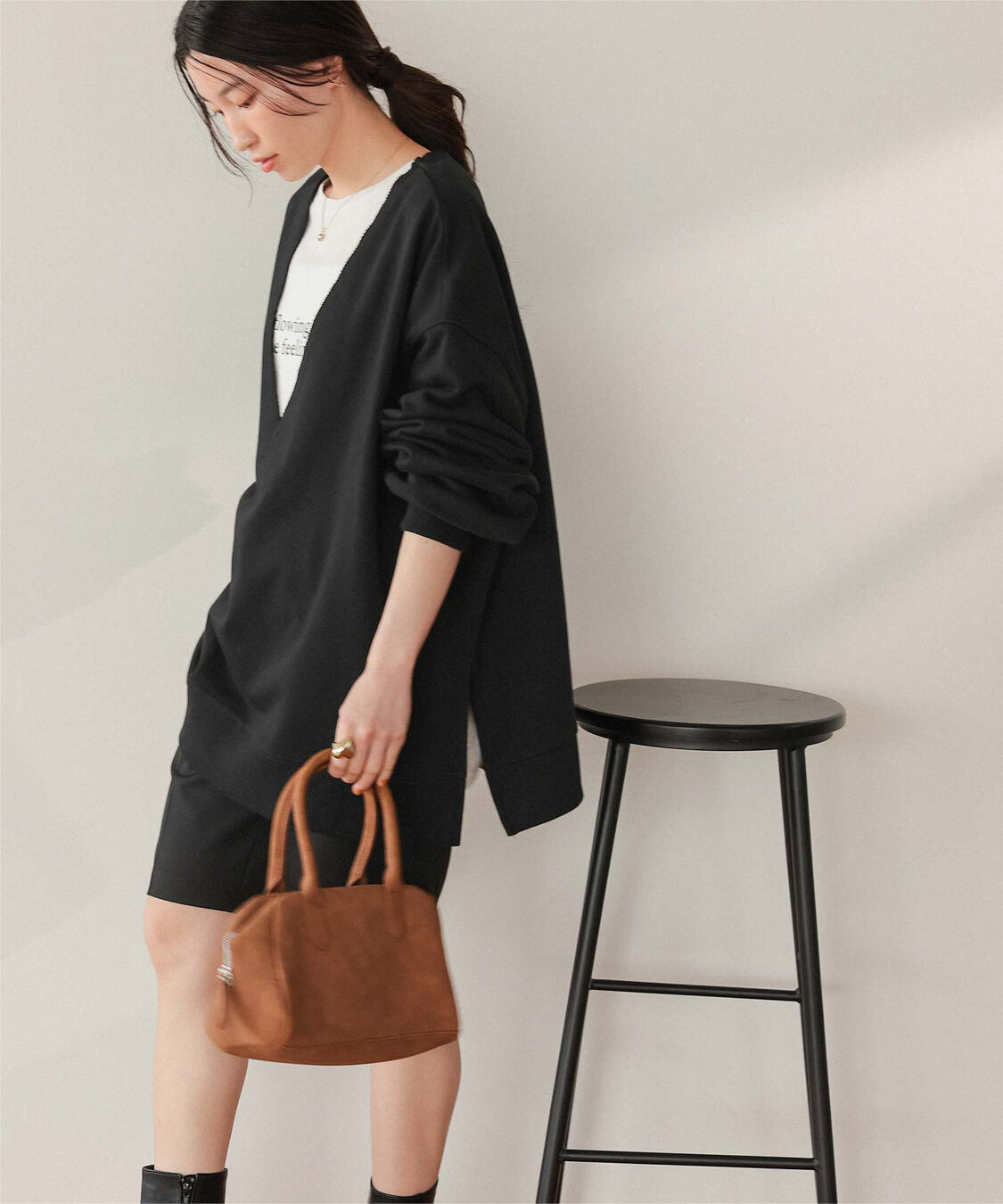 titivate「深Vネックサイドスリットスウェットプルオーバー」|スウェット・ジャージ|