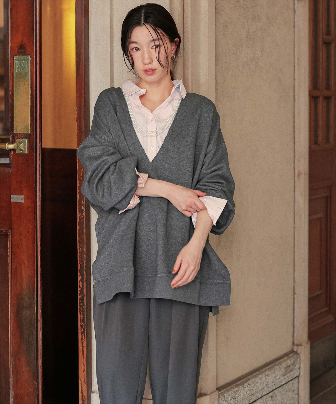 titivate「深Vネックサイドスリットスウェットプルオーバー」|スウェット・ジャージ|チャコール