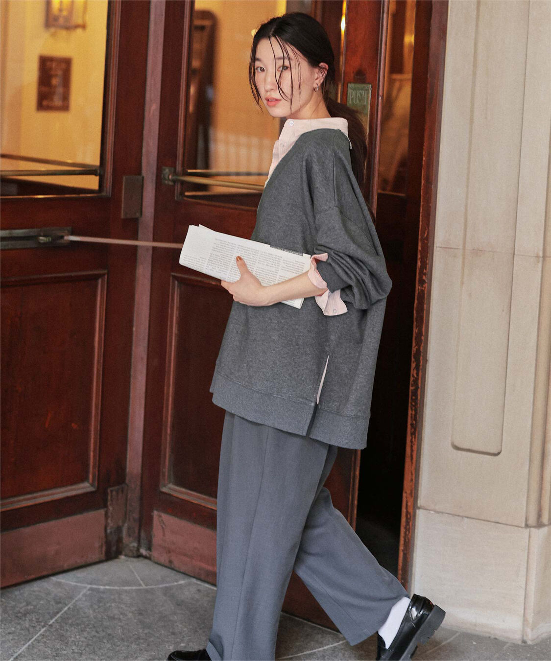 titivate「深Vネックサイドスリットスウェットプルオーバー」|スウェット・ジャージ|