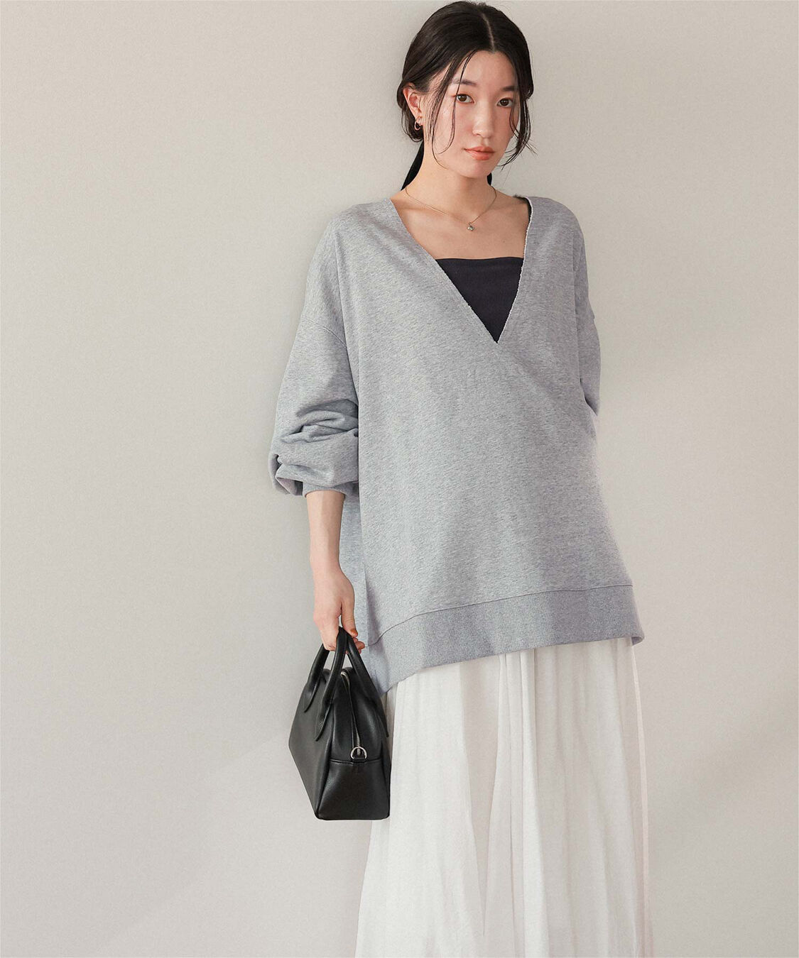 titivate「深Vネックサイドスリットスウェットプルオーバー」|スウェット・ジャージ|