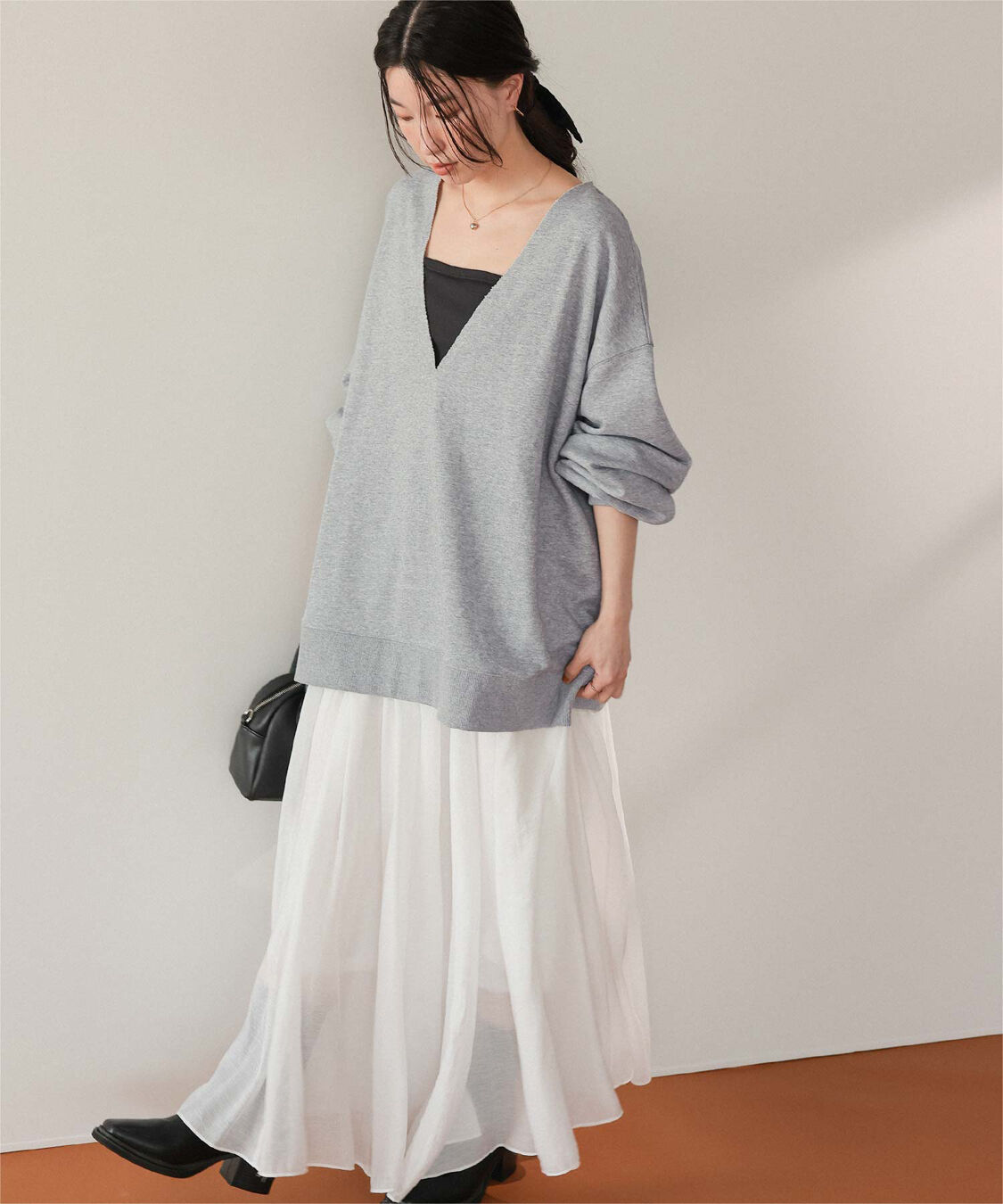 titivate「深Vネックサイドスリットスウェットプルオーバー」|スウェット・ジャージ|