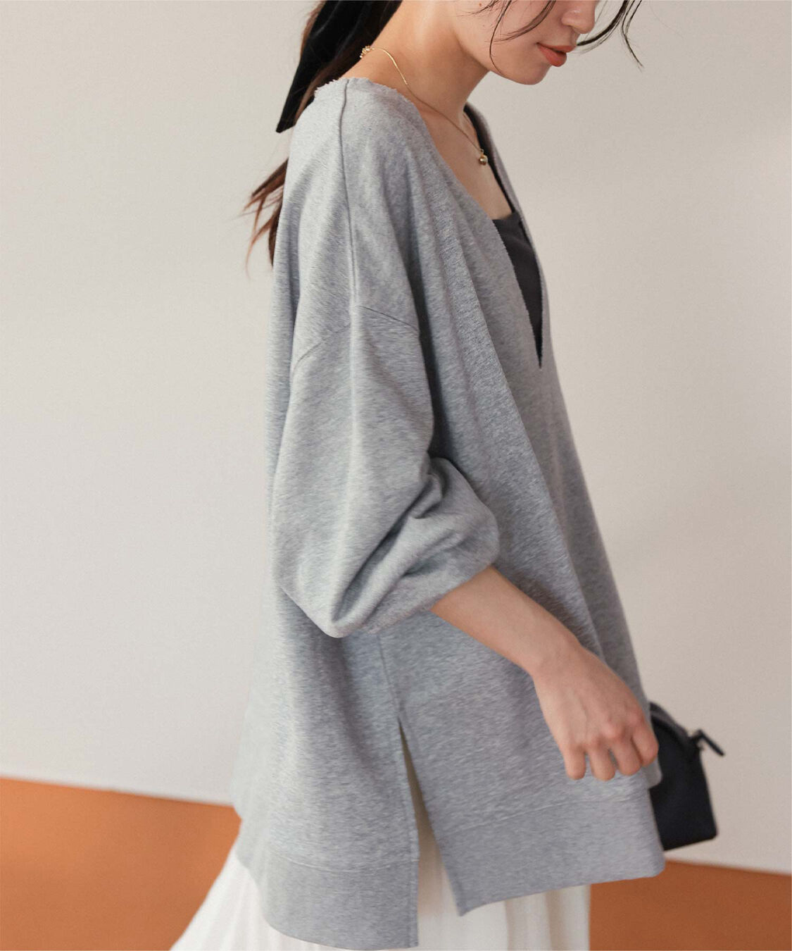 titivate「深Vネックサイドスリットスウェットプルオーバー」|スウェット・ジャージ|