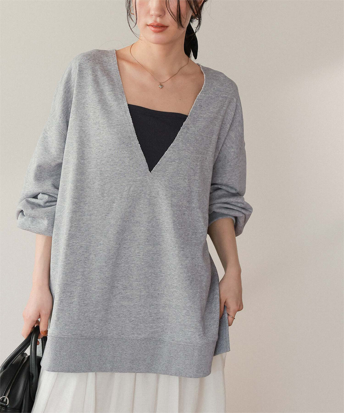 titivate「深Vネックサイドスリットスウェットプルオーバー」|スウェット・ジャージ|