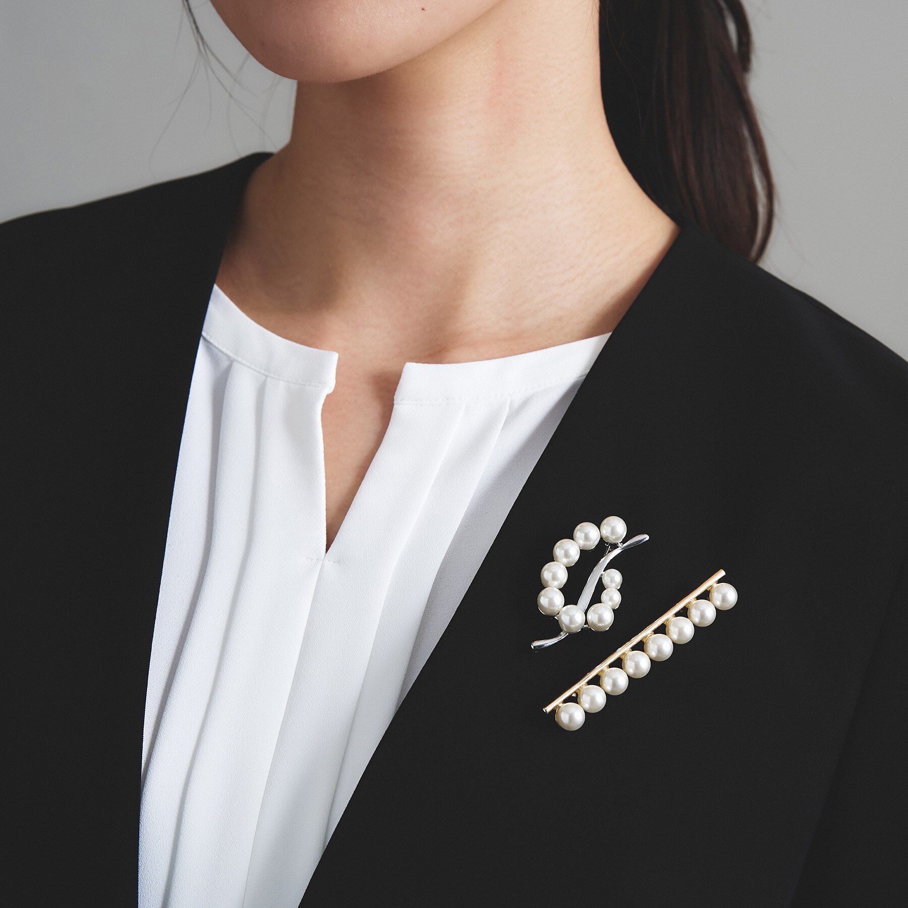 INDIVI「【上品】パール調モチーフブローチ」|ブローチ・コサージュ|