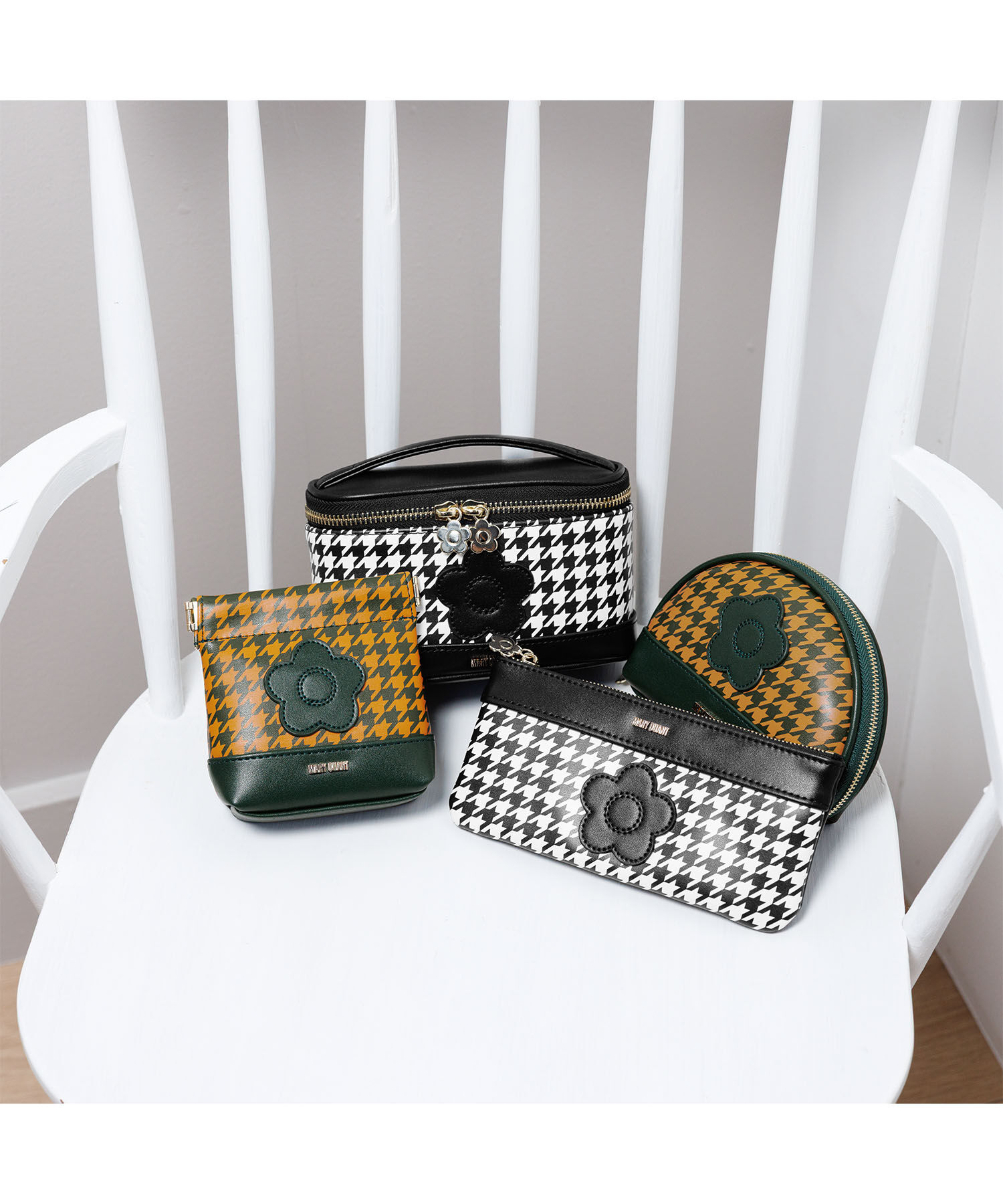 MARY QUANT「千鳥デイジーパッチ フラットペンケース」|ポーチ|