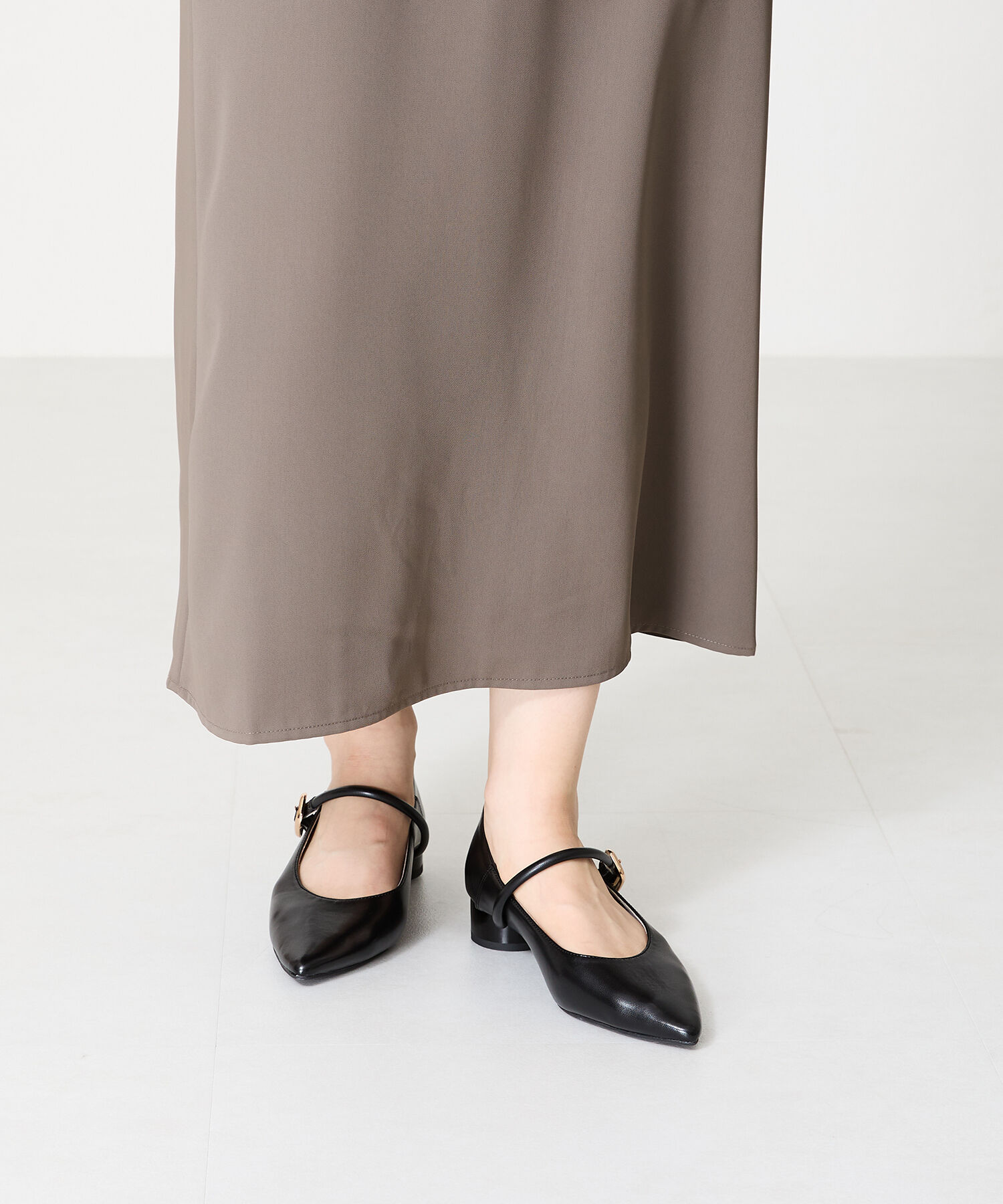 WA Oriental TRaffic「●隠しゴム付き●ポインテッドトゥ ストラップバブーシュ /42304 厚手クッション ヒール3cm 柔らかい」|パンプス|