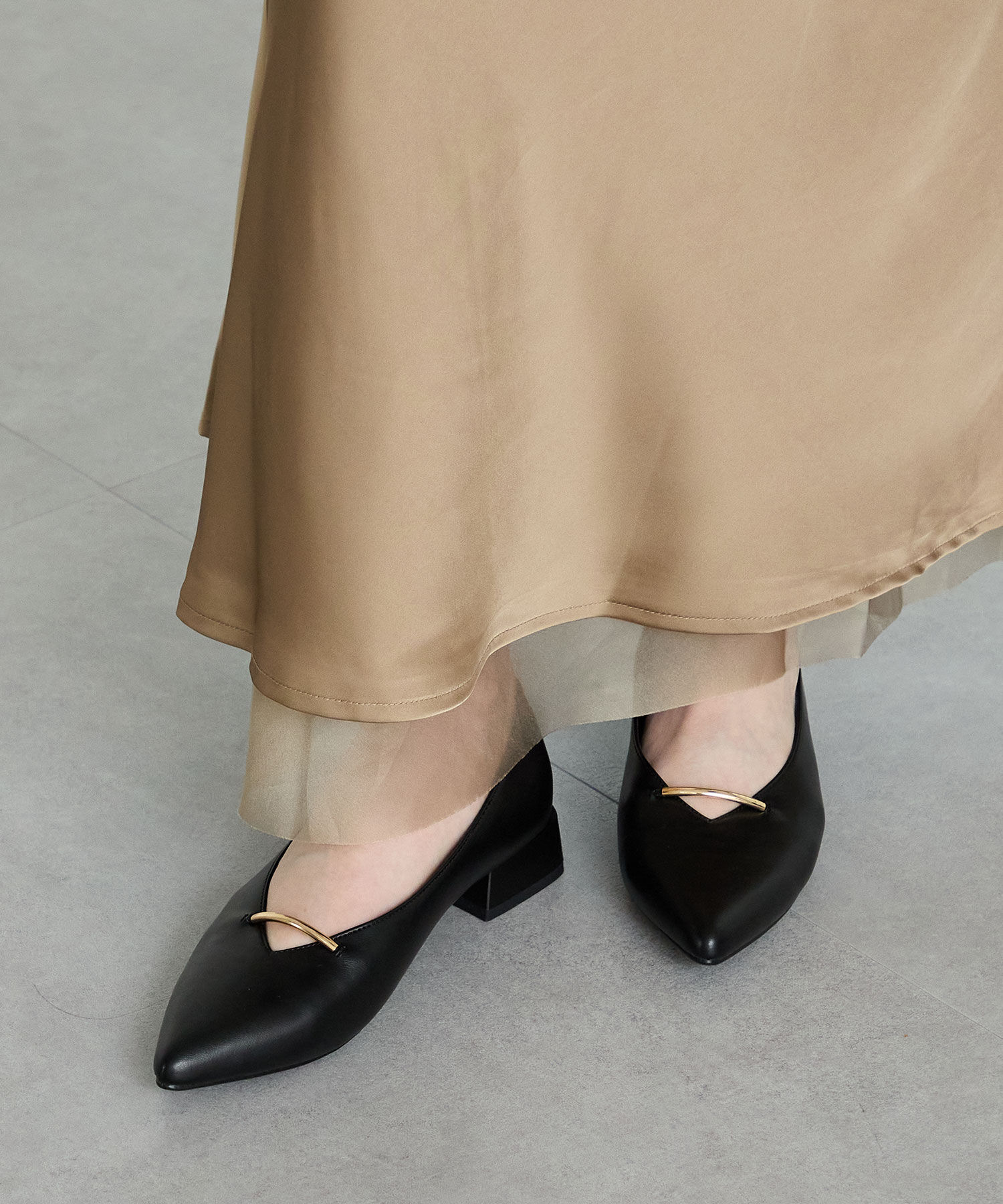 ORiental TRaffic「【WEB限定】ラインメタルパーツ ポインテッドトゥ パンプス /55304 フラット シンプル」|パンプス|