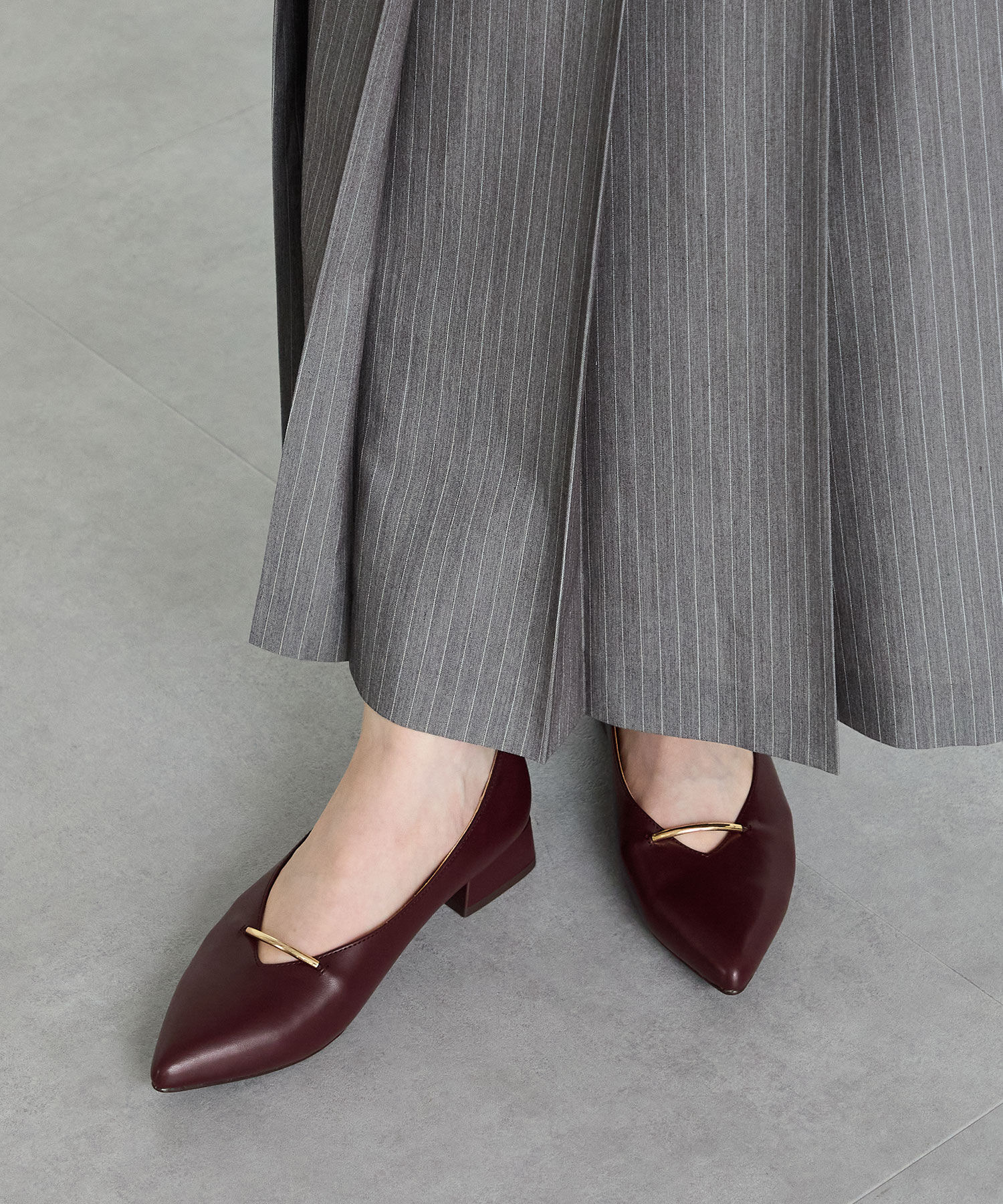 ORiental TRaffic「【WEB限定】ラインメタルパーツ ポインテッドトゥ パンプス /55304 フラット シンプル」|パンプス|RED