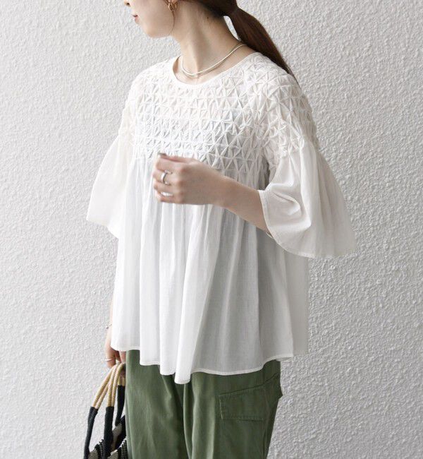 SHIPS any「SHIPS any:〈洗濯機可能〉ハンドスモッキング コットン フレア ブラウス」|シャツ・ブラウス|